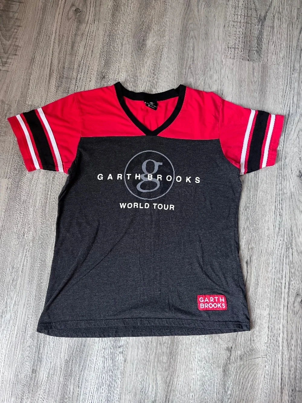 Garth Brooks World Tour V-neck Women’s Shirt XL
